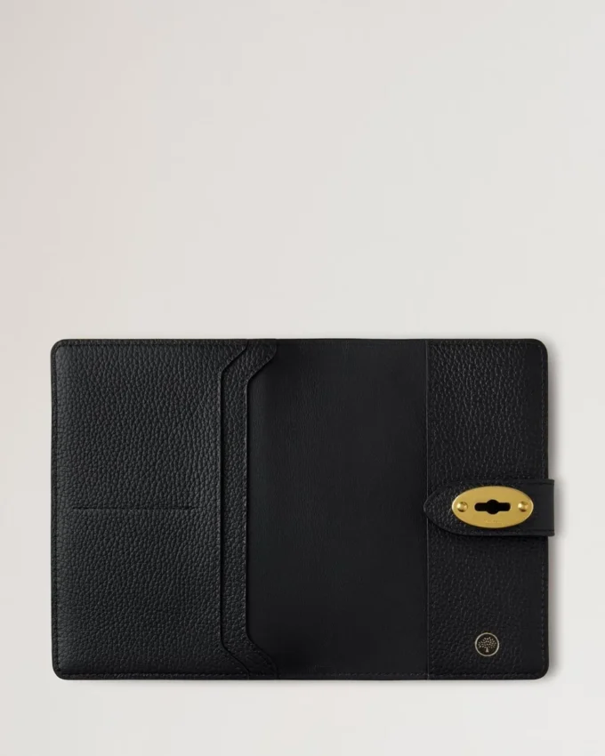 Darley Passport Cover Black Small Classic Grain